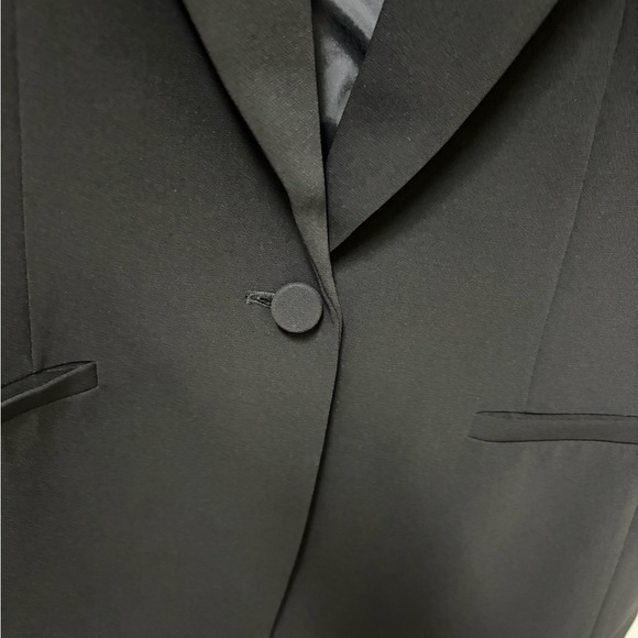 Cinq à Sept Classic Black Blazer - Picture 3 of 6